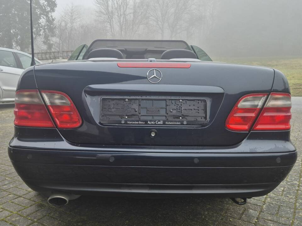 Image 8/8 of Mercedes-Benz CLK 320 (1999)