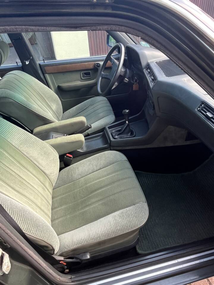 Bild 17/19 von BMW 732i (1984)