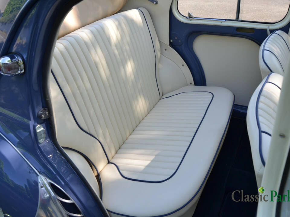 Image 39/50 of Renault 4 CV Décapotable (1954)