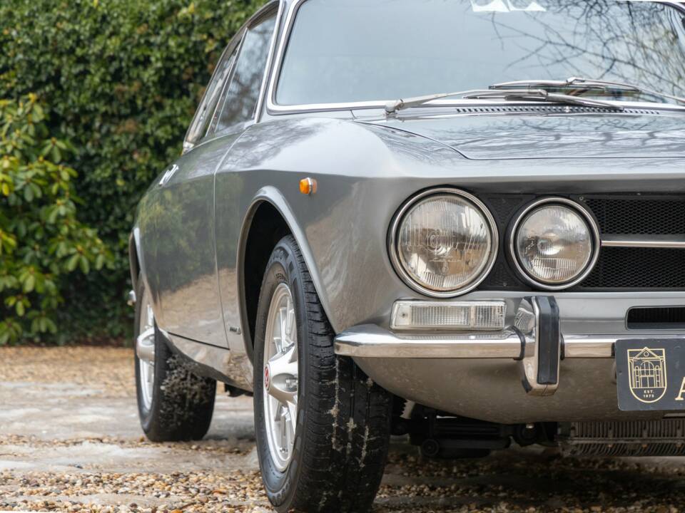 Image 21/50 de Alfa Romeo Giulia GT 1300 Junior (1972)