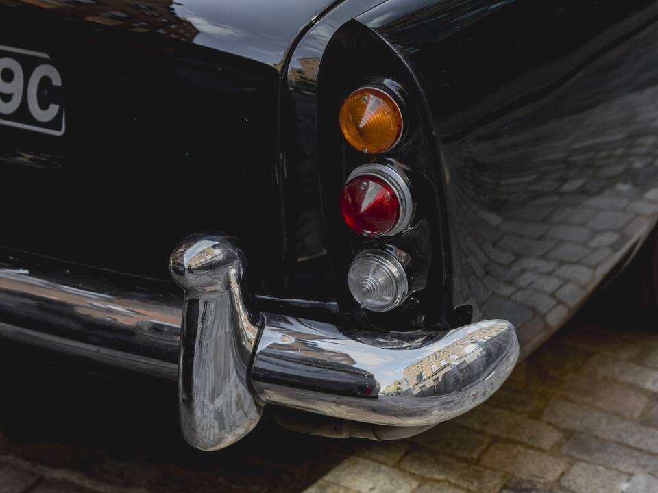 Image 35/39 of Bentley S 3 Continental (1965)