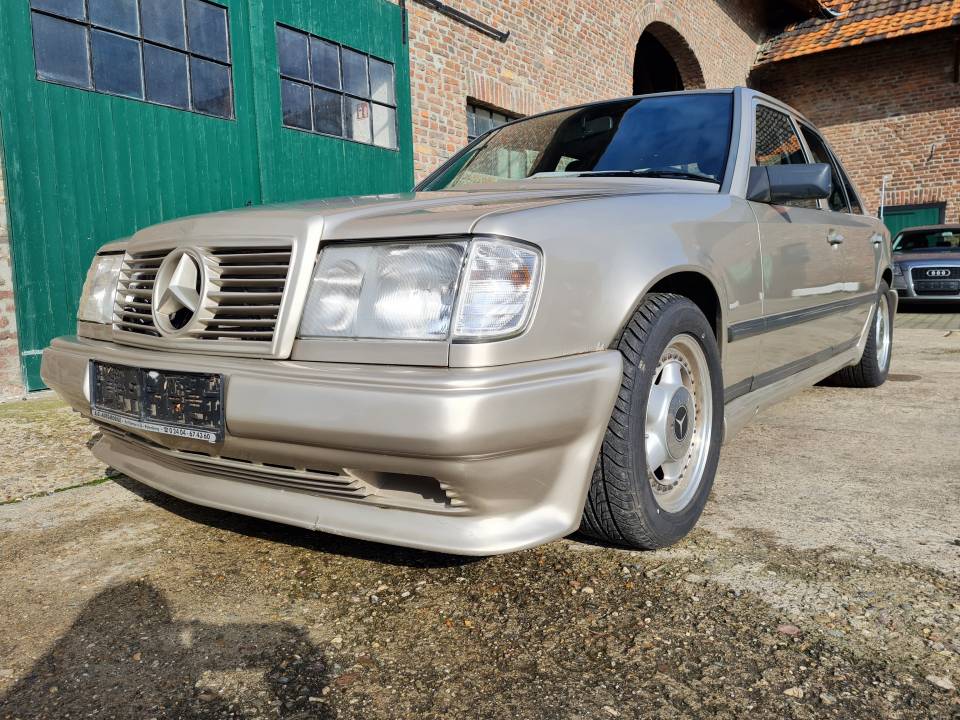 Bild 8/21 von Mercedes-Benz 300 E (1986)