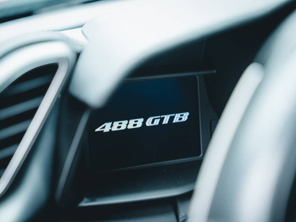 Image 29/56 of Ferrari 488 GTB (2020)