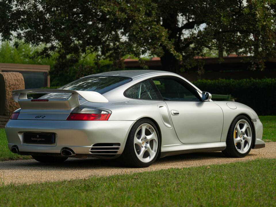 Image 13/50 of Porsche 911 GT2 (2002)