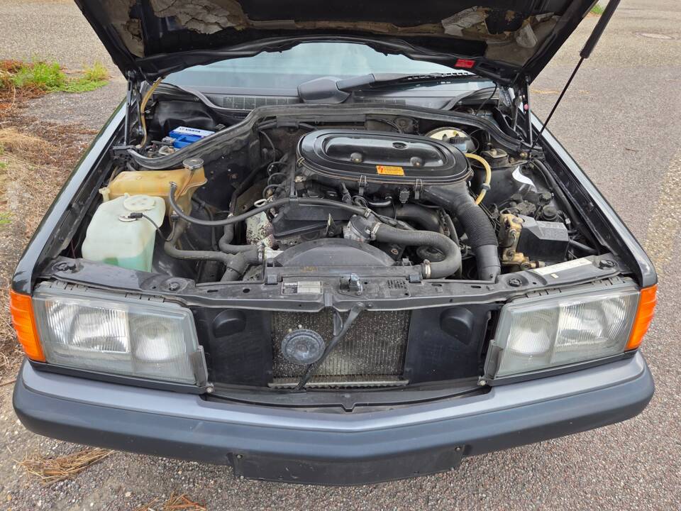 Bild 12/39 von Mercedes-Benz 190 E 1.8 (1992)