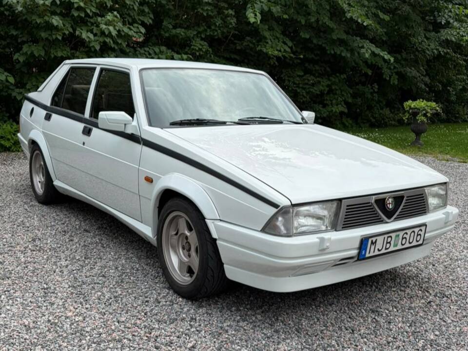 Image 1/8 of Alfa Romeo 75 2.0 TD (1986)