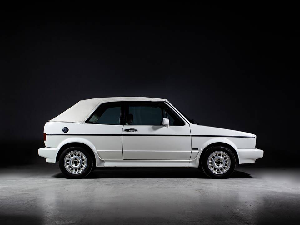 Image 16/37 of Volkswagen Golf Mk I Convertible 1.8 (1990)