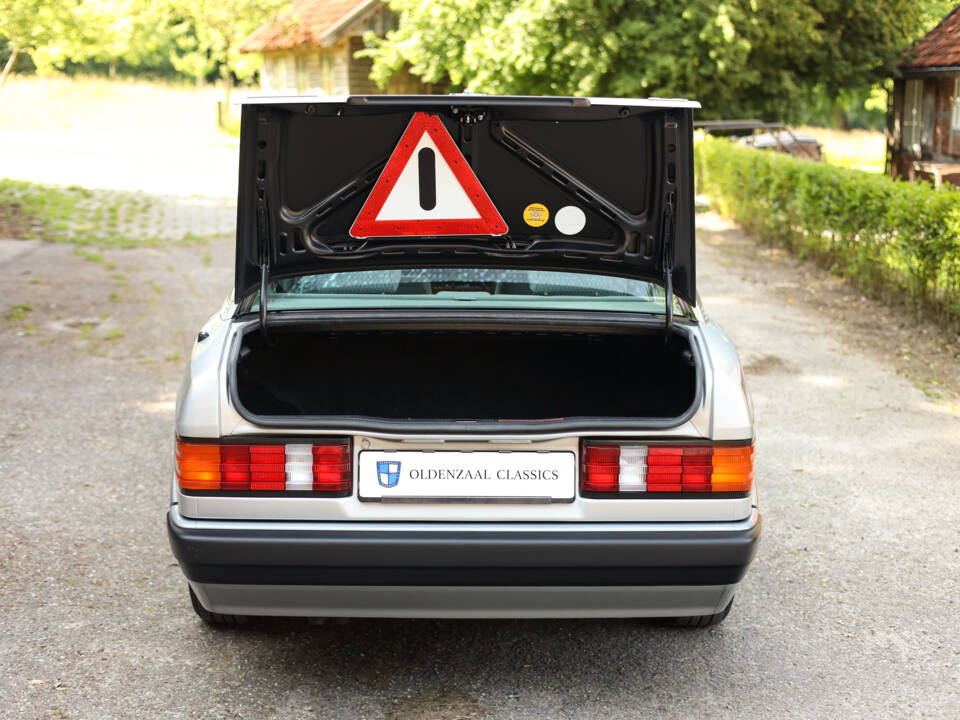 Immagine 39/100 di Mercedes-Benz 190 E 2.3 (1992)