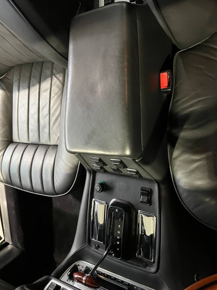 Image 31/47 of Jaguar XJ 6 C 4.2 (1976)