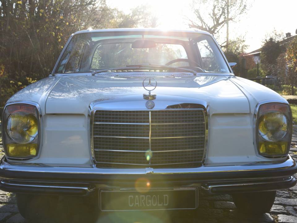 Image 15/24 of Mercedes-Benz 250 CE (1971)
