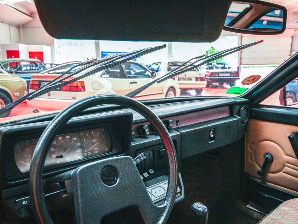 Image 7/12 of Skoda Rapid (1987)