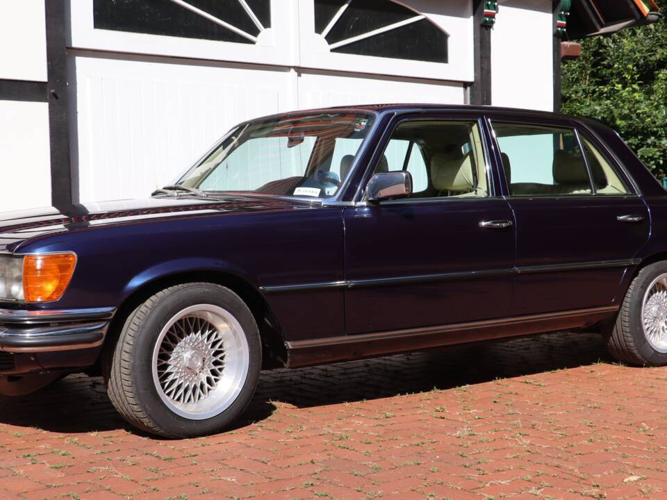 Image 3/57 de Mercedes-Benz 450 SEL 6,9 (1977)