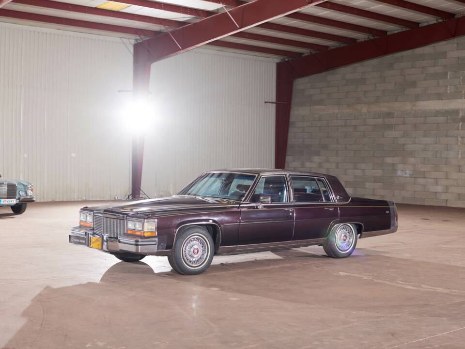 Image 13/58 of Cadillac Brougham Elegance (1988)