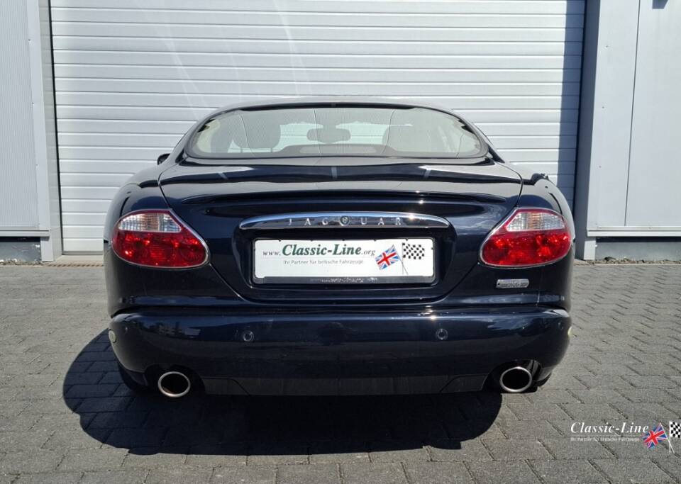 Image 4/23 of Jaguar XK8 4.2 (2005)