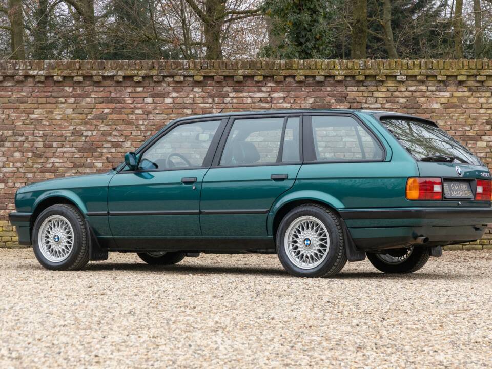 Image 31/50 of BMW 316i Touring (1993)