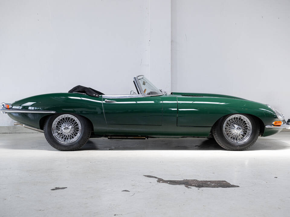 Image 4/42 of Jaguar E-Type 3.8 (1963)