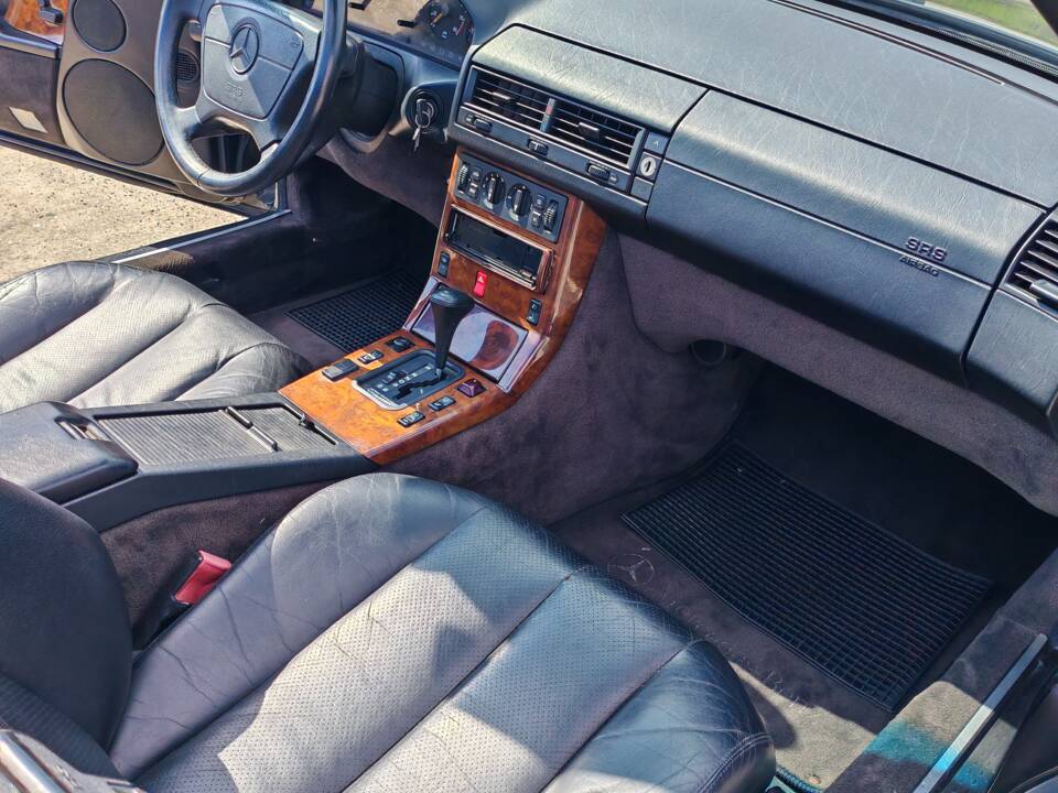 Image 29/42 of Mercedes-Benz 300 SL-24 (1992)