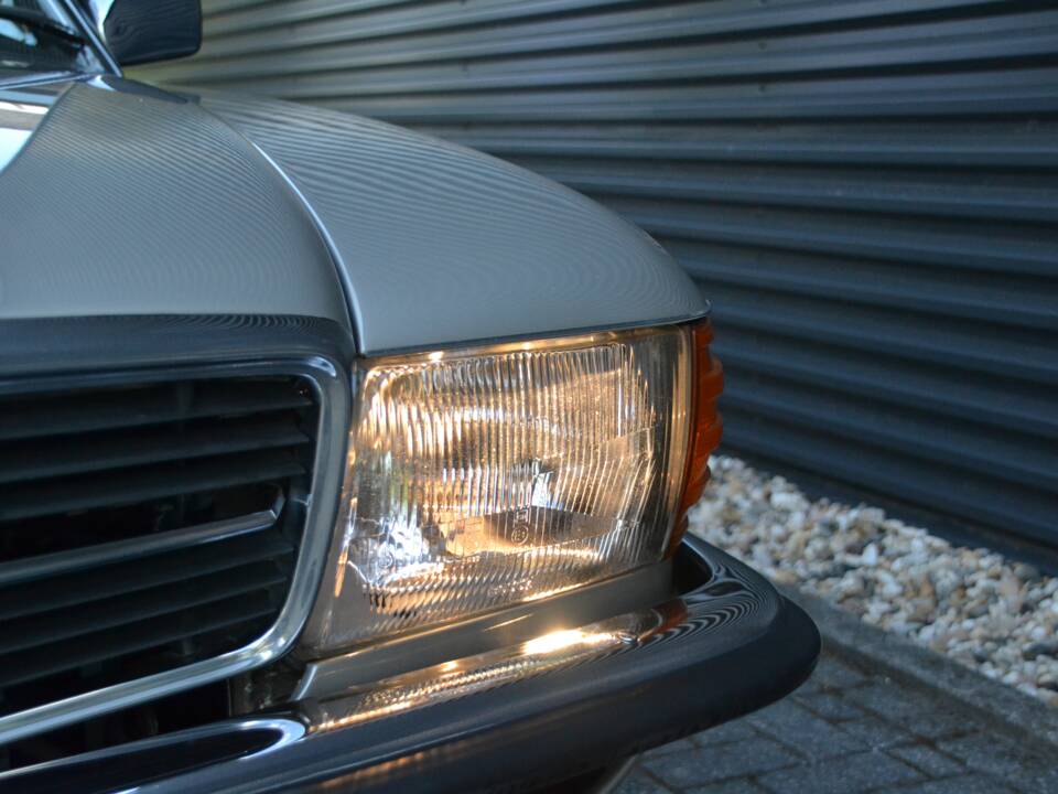 Image 22/79 de Mercedes-Benz 560 SL (1988)