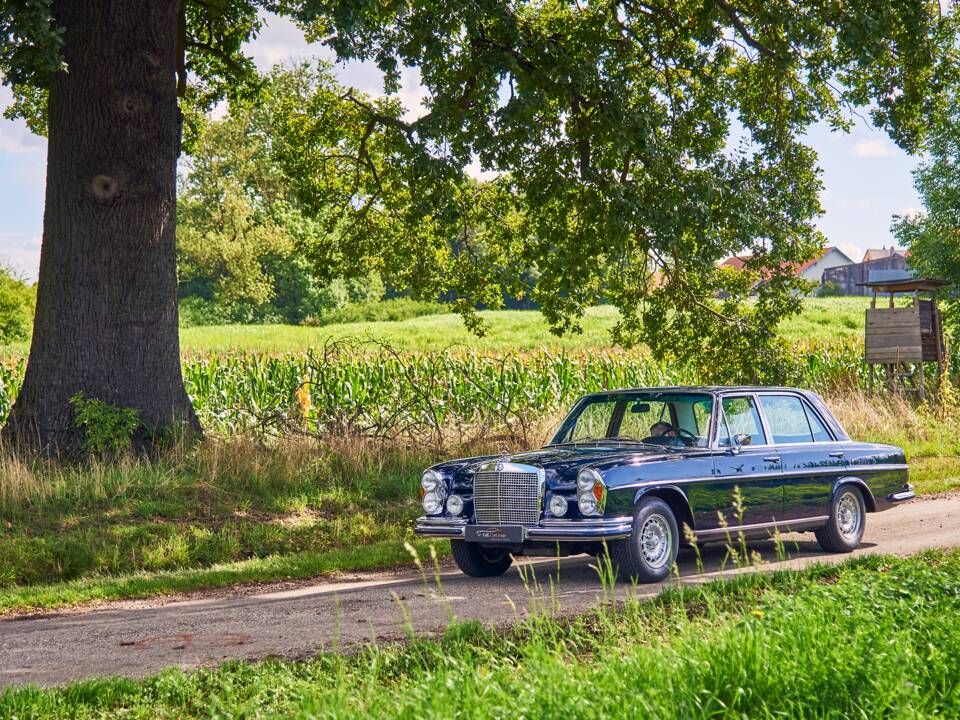 Image 7/38 of Mercedes-Benz 300 SEL 6.3 (1970)