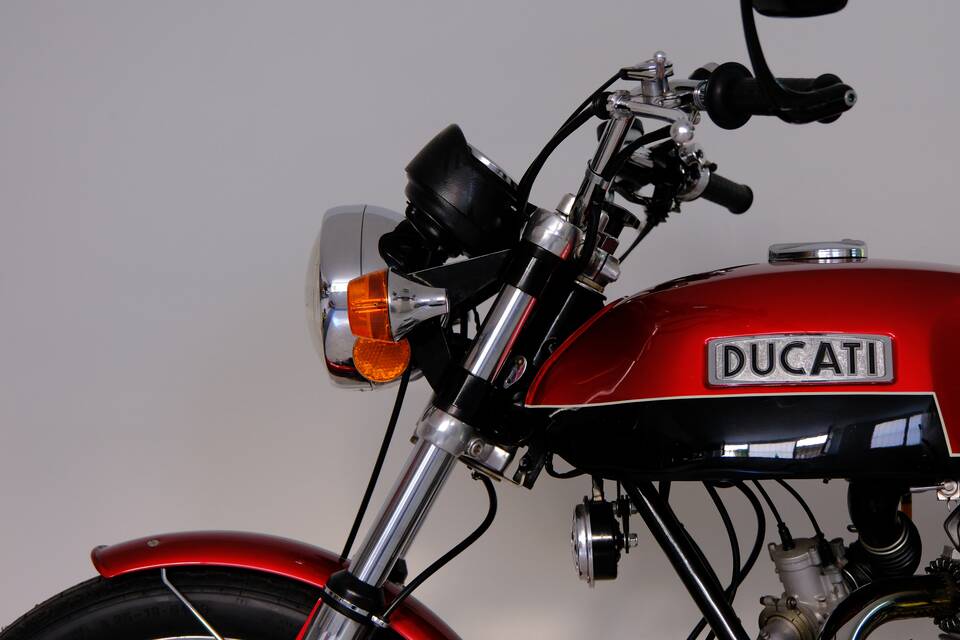 Immagine 49/96 di Ducati 750 GT (1974)