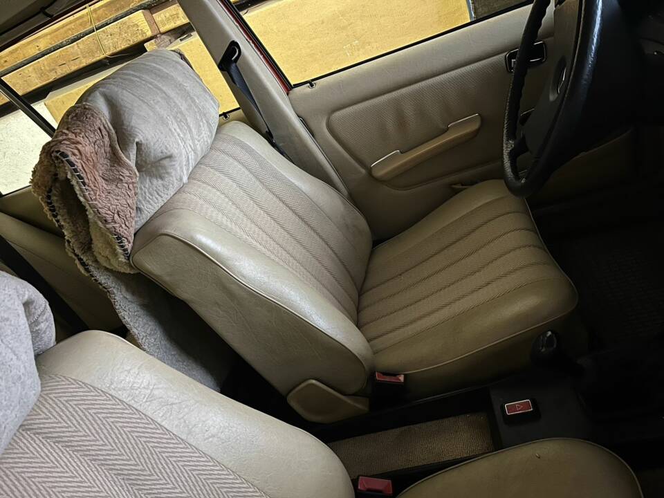 Image 37/41 of Mercedes-Benz 200 D (1981)