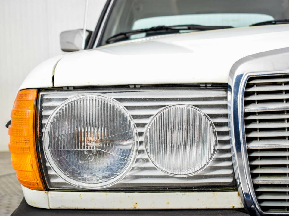Immagine 23/46 di Mercedes-Benz 240 D (1982)