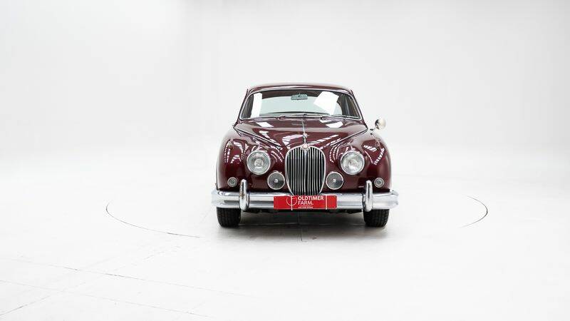Image 4/15 of Jaguar Mk II 3.8 (1960)