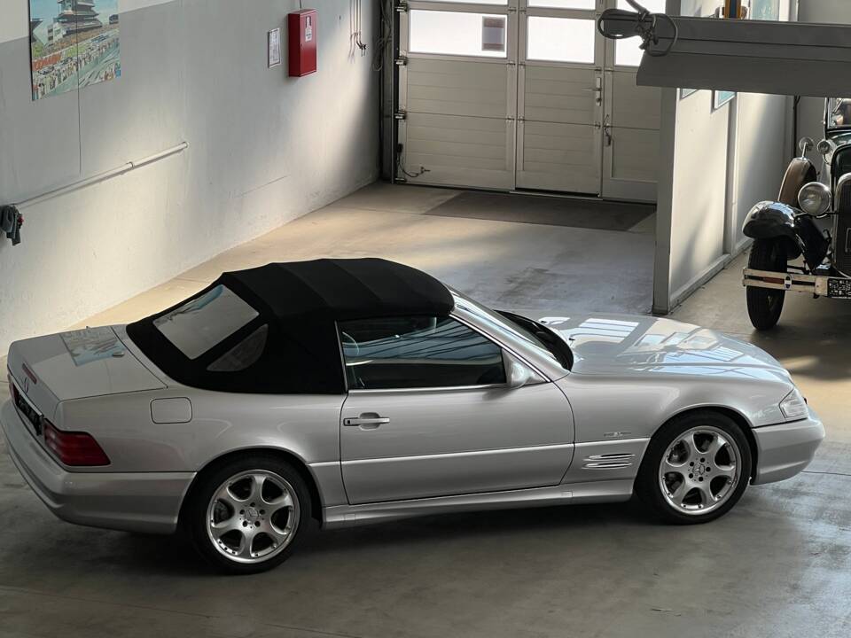 Image 21/60 of Mercedes-Benz SL 500 &quot;Silver Arrow&quot; (2002)