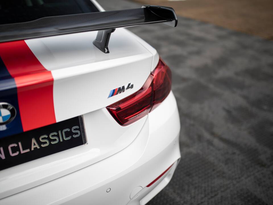 Image 28/67 of BMW M4 GTS "DTM Champion Edition" (2016)
