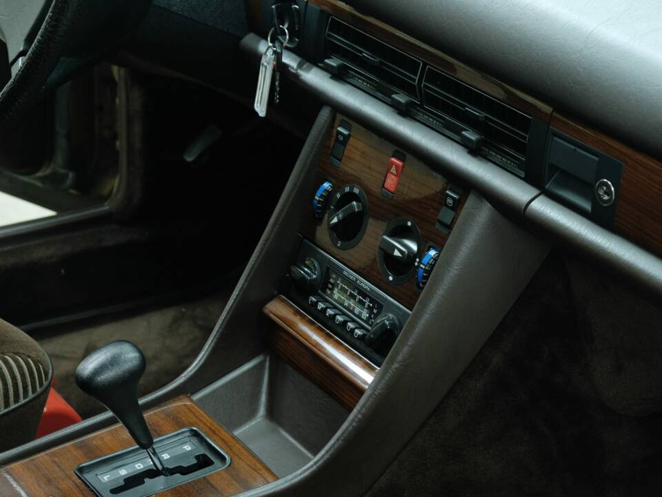 Bild 23/50 von Mercedes-Benz 280 SE (1980)