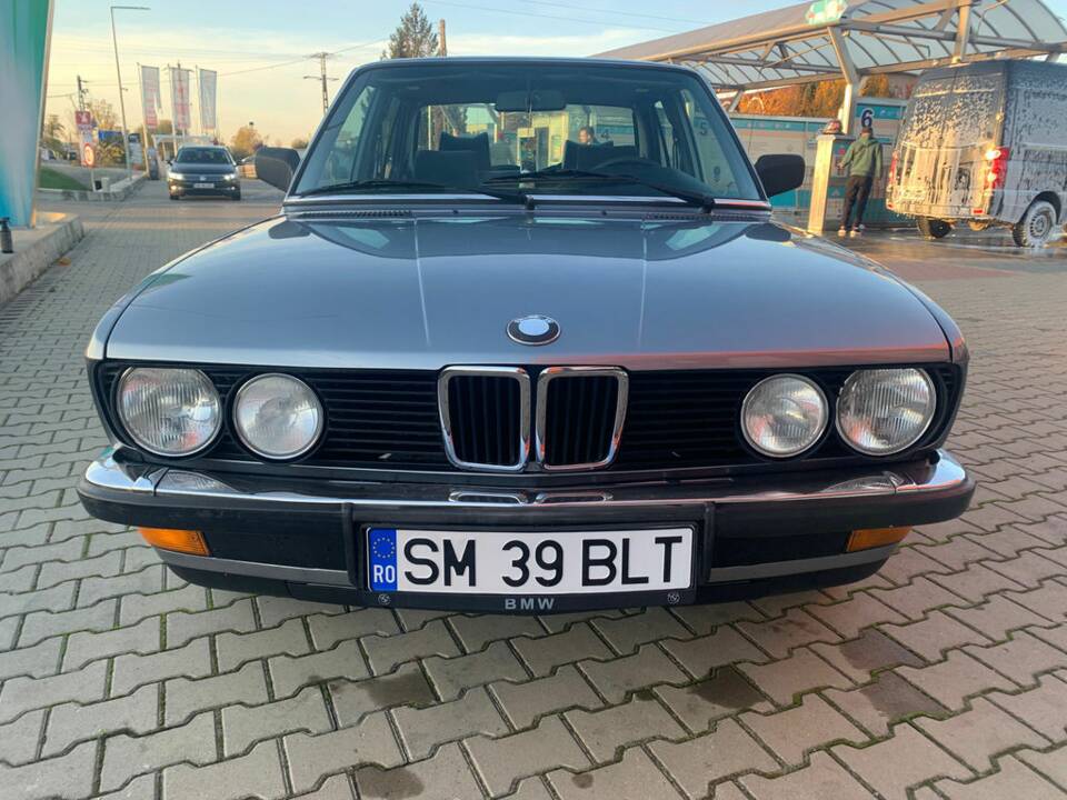Image 3/8 of BMW 518i (1985)