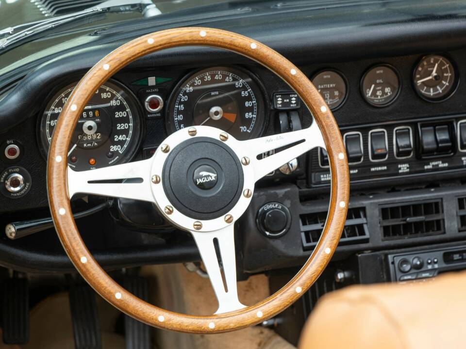 Image 43/50 de Jaguar Type E V12 (1973)