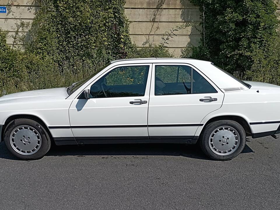 Afbeelding 3/16 van Mercedes-Benz 190 E (1984)