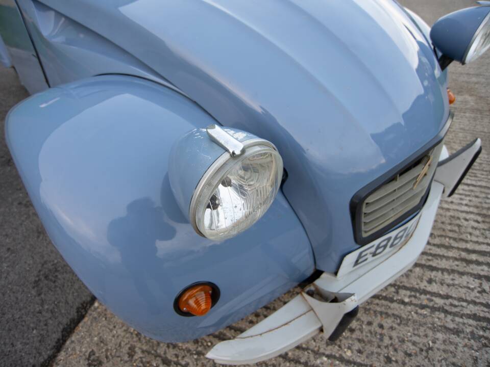 Image 25/38 de Citroën 2 CV 6 (1988)