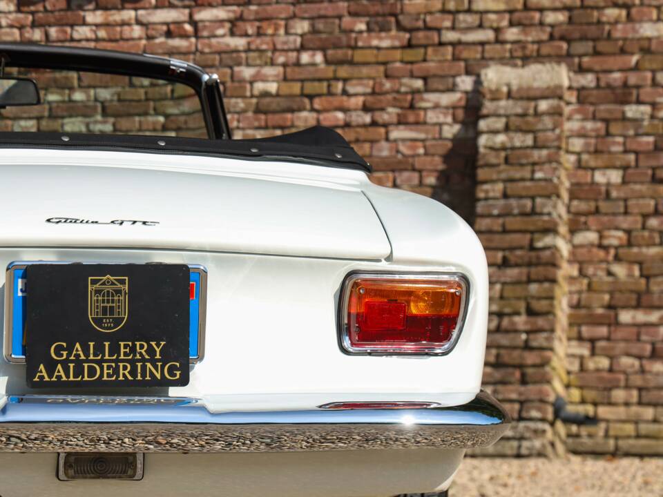 Image 40/50 of Alfa Romeo Giulia 1600 GTC (1966)