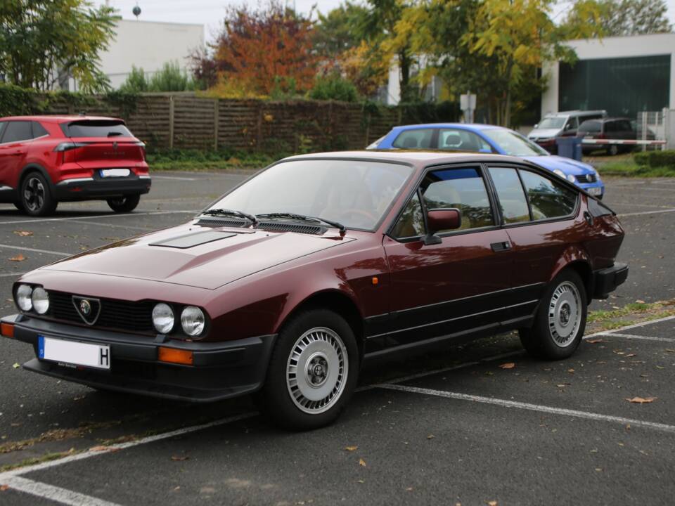 Immagine 1/30 di Alfa Romeo GTV 6 2.5 (1985)
