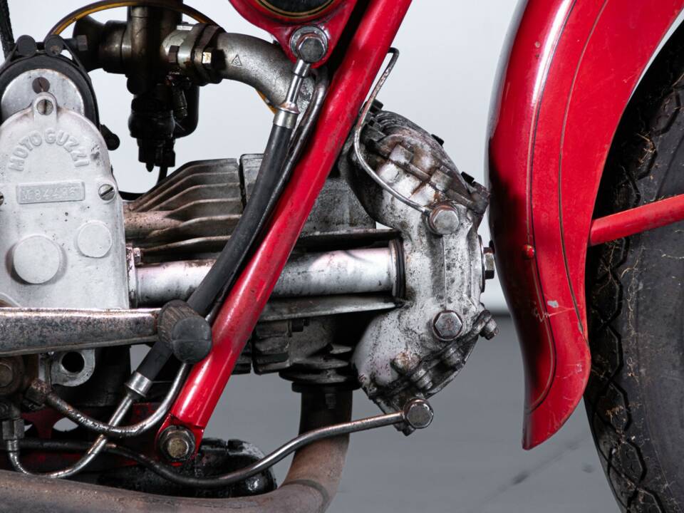 Image 45/50 de Moto Guzzi 250 SS (1950)