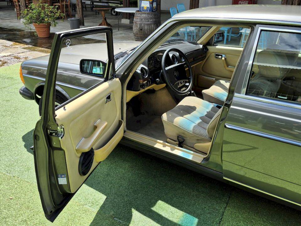 Image 27/71 of Mercedes-Benz 240 D (1980)