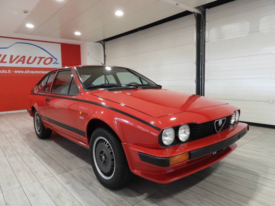 Bild 7/8 von Alfa Romeo GTV 2.0 (1982)