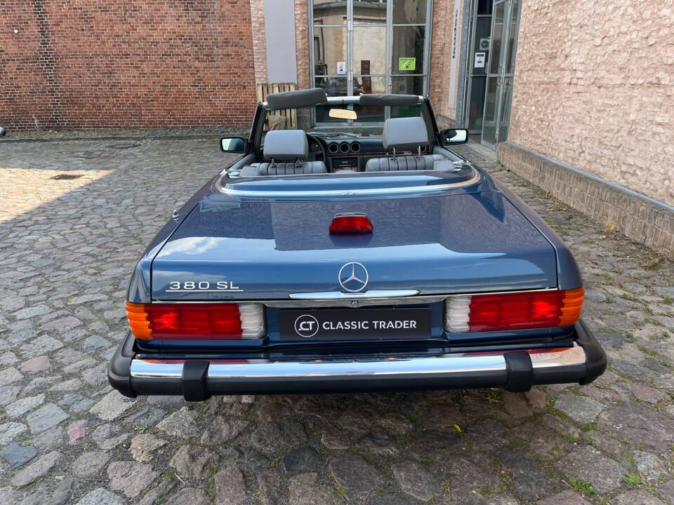 Afbeelding 113/146 van Mercedes-Benz 380 SL (1982)