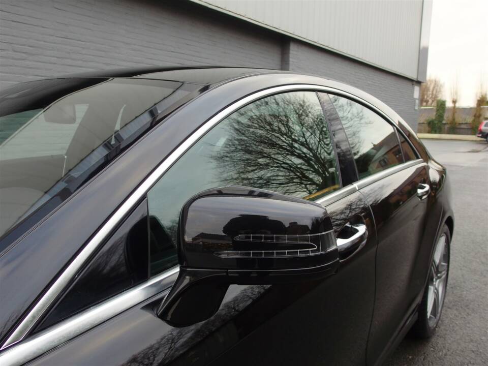 Image 25/97 of Mercedes-Benz CLS 63 AMG S 4MATIC (2013)