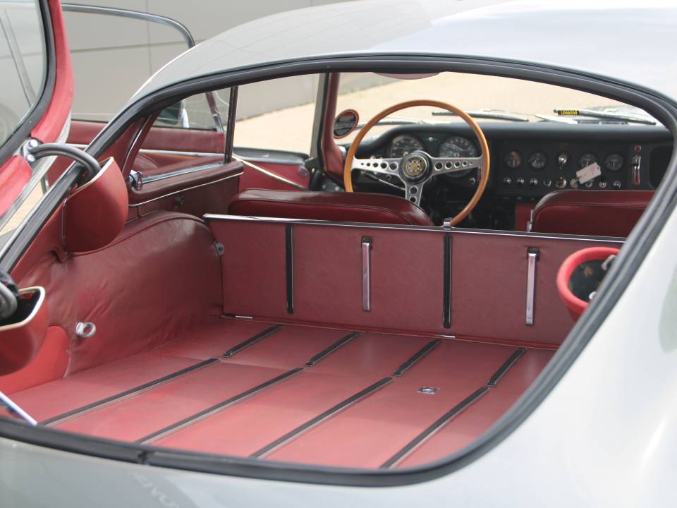 Imagen 9/13 de Jaguar Type E 4.2 (1967)