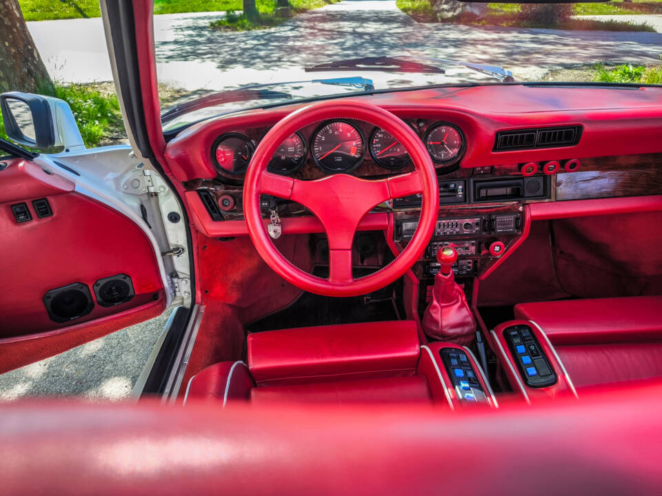 Image 19/36 of Porsche 911 Carrera 3.2 (1985)