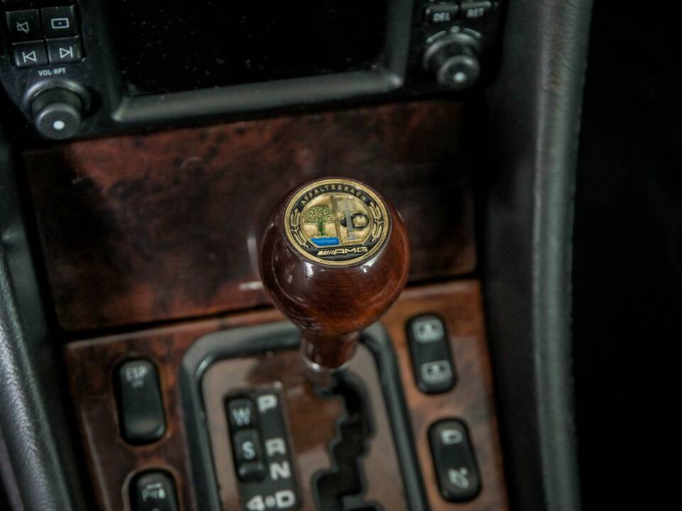 Image 35/50 of Mercedes-Benz CLK 430 (1999)