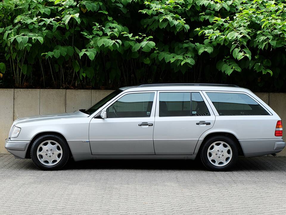 Image 6/75 of Mercedes-Benz E 280 T (1994)