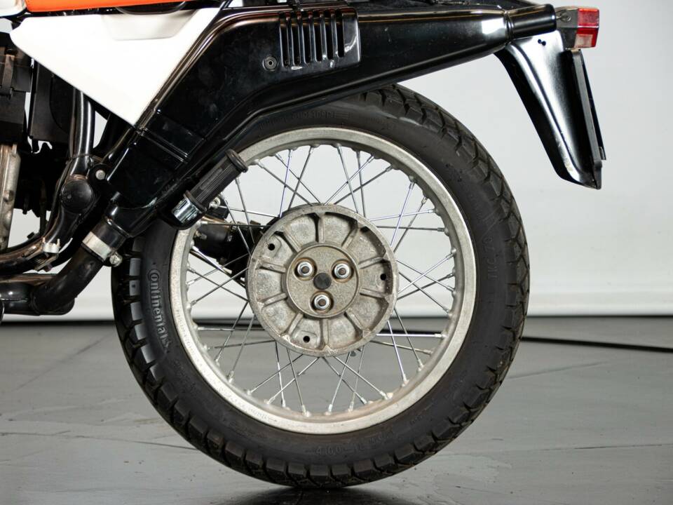 Image 22/50 of BMW R 80 GS (1983)
