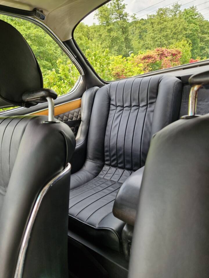 Image 20/53 of BMW 3.0 CSi (1972)