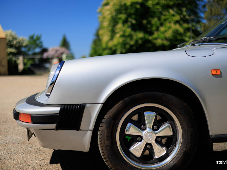 Image 27/42 de Porsche 911 2.7 (1974)