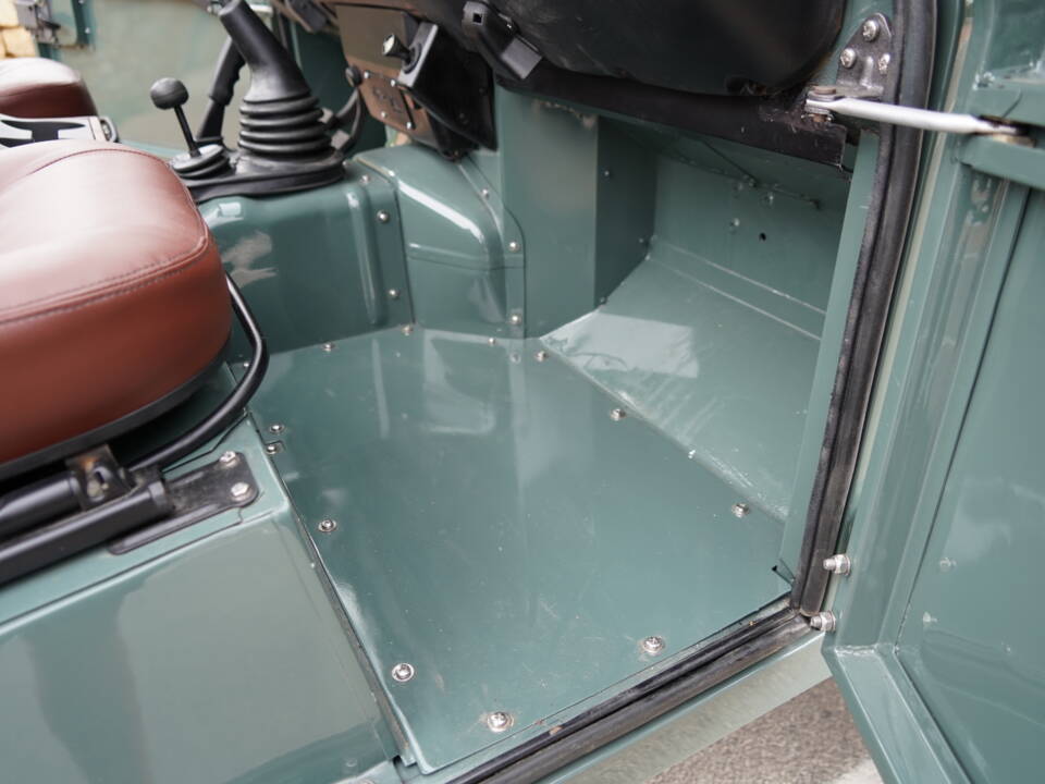Bild 20/37 von Land Rover 90 (1987)