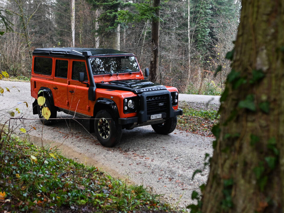 Image 2/39 of Land Rover Defender 110 (2015)